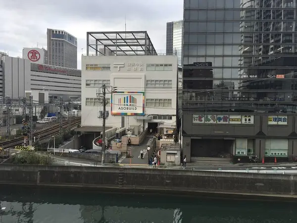 アソビルを抜ければ横浜駅