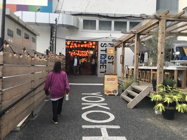 では、アソビル内部へ