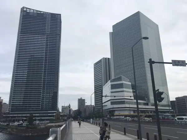 奥のタワークレーンは山下町です。