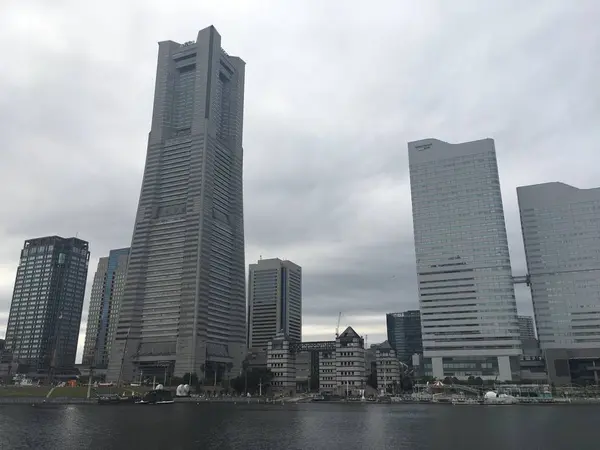 クイーン軸の超高層ビル群