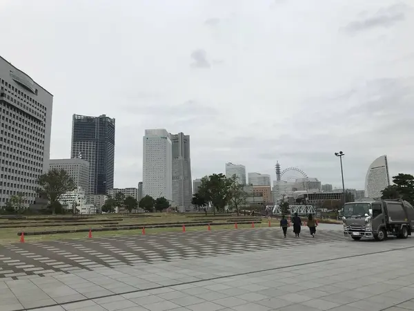 みなとみらい方面を臨む