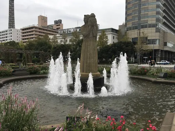水の守護神の像