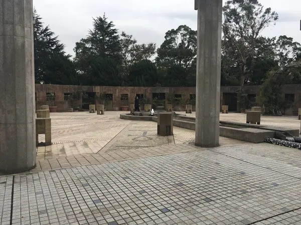 上り切ると円形広場