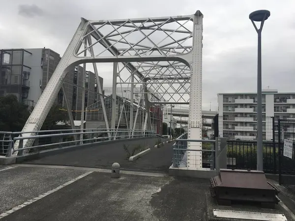結構大きなトラス橋