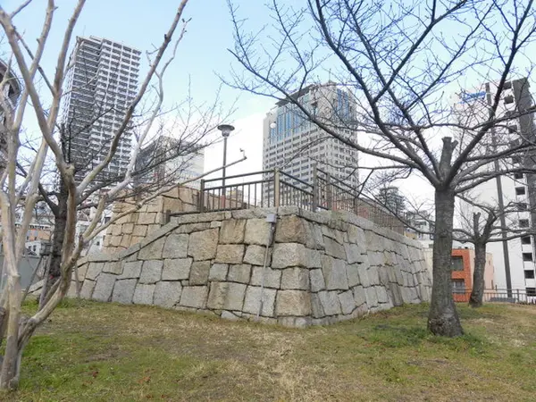 模擬石垣と模擬天守台