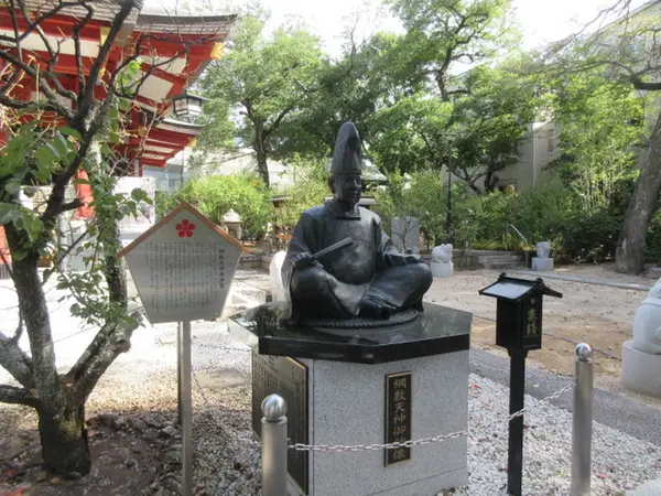 綱敷天神御神像