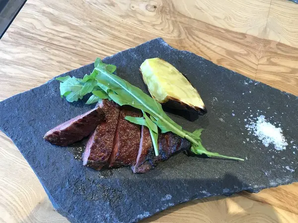 メインは牛ヒレをチョイス