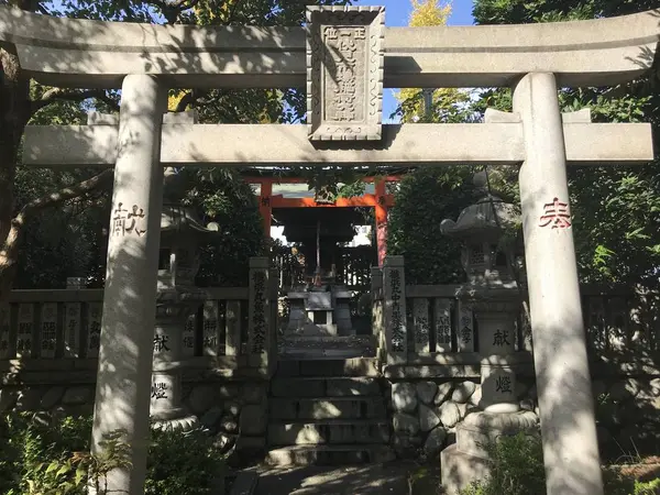 市場内の神社