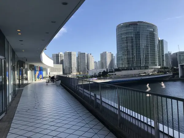 みなとみらい地区を見る