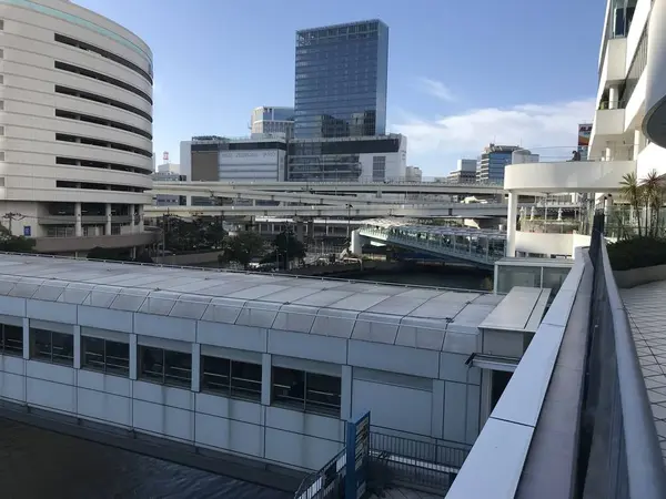 横浜駅を見る