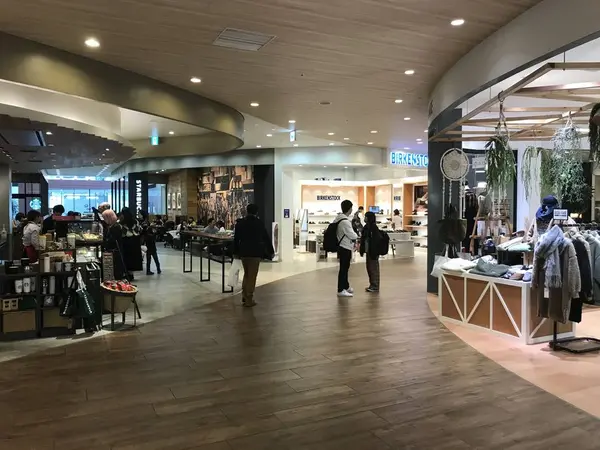 店舗は大きいです。