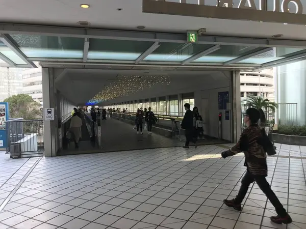 かもめ歩道橋内部