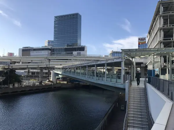 では、横浜駅にイザ