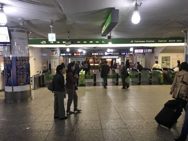 横浜駅中央コンコース