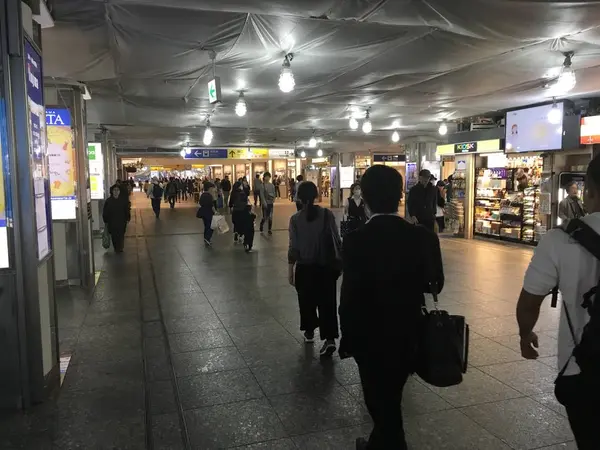 落ち着かない駅w