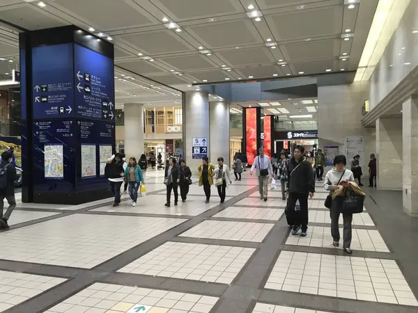 そごうの横は丸井です。