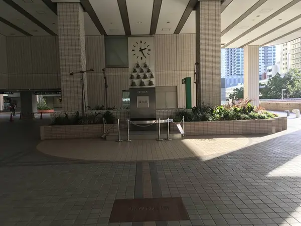 鐘の広場前