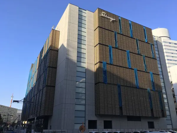 巨大な建物