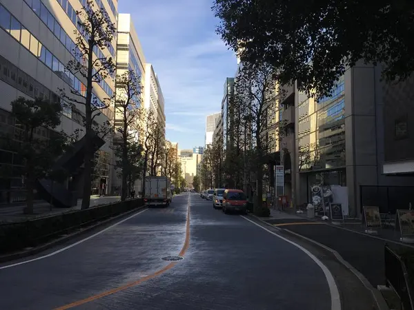 中層のビル群です。