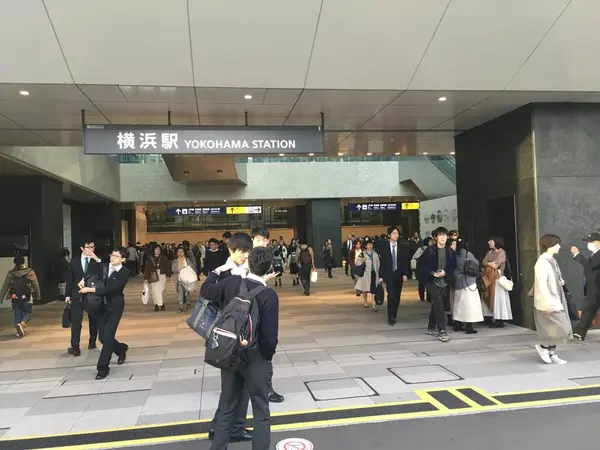 横浜駅エントランス