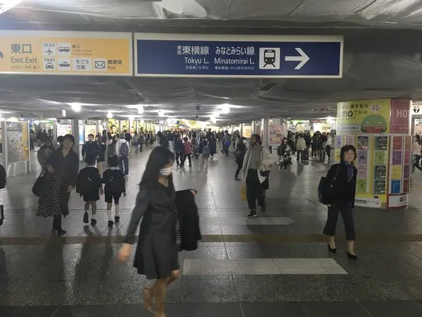 中央コンコースは仮天井w