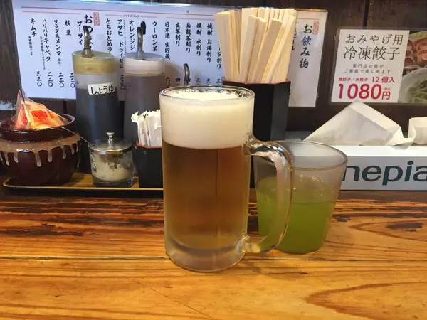 カウンターにておひとりさま呑み。