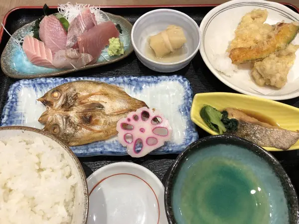 刺身とノドグロの一夜干しと天ぷらの定食