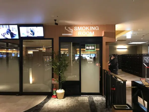 喫煙所はフロント脇に