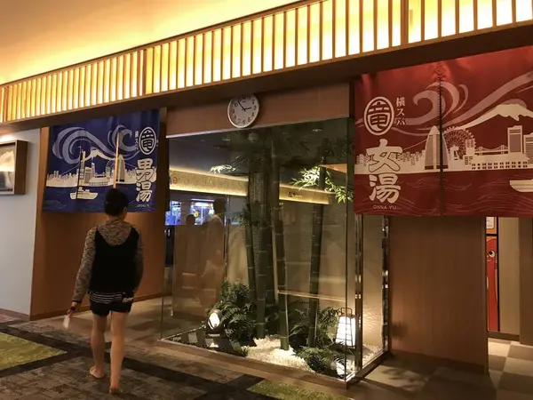 暖簾の絵柄が横浜してますw