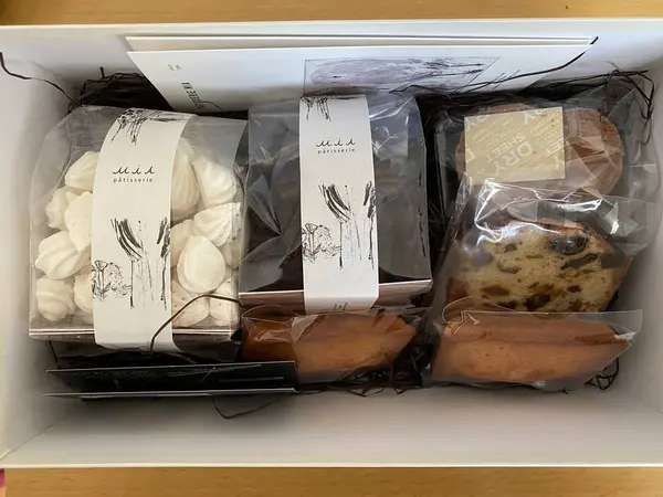 お土産用に焼き菓子の詰め合わせを購入！