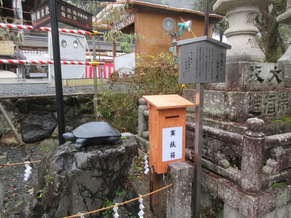 湧水の泉「亀の井」