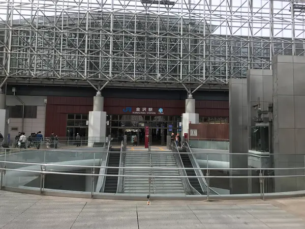 駅を振り返ります。