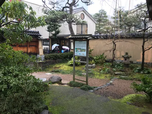 公衆トイレも手抜かりなし
