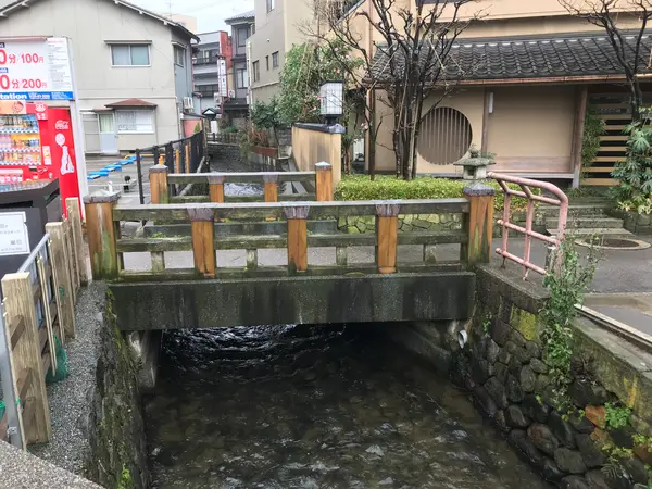 片町近くの用水。