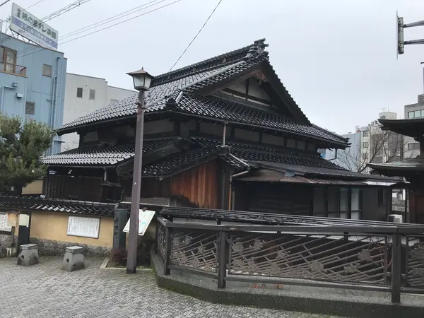 犀川沿いのお寺さん