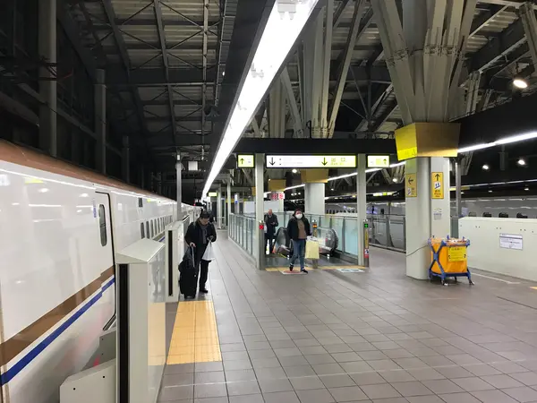 かがやき号、到着してます。