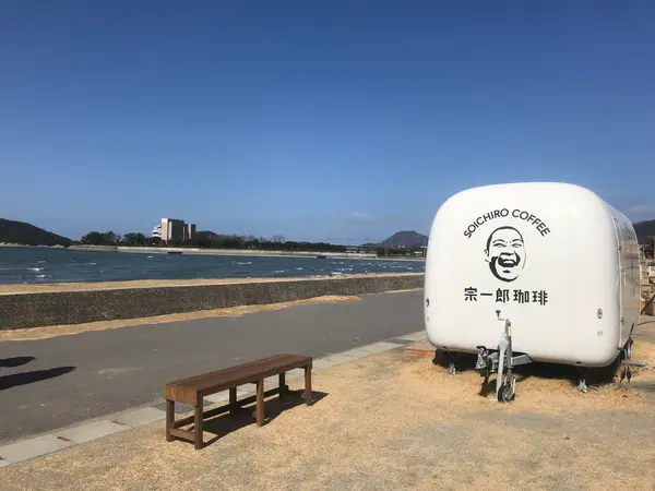 珈琲売りのトラックがいたり