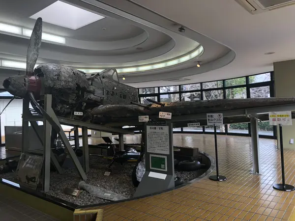 ｪﾝｼﾞﾝﾄﾗﾌﾞﾙで海面に不時着した飛行機