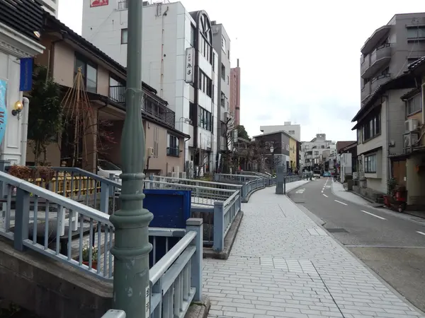 せせらぎ通り商店街（鞍月用水沿い）