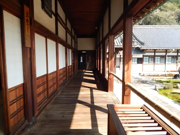 鶯張りの廊下と血天井