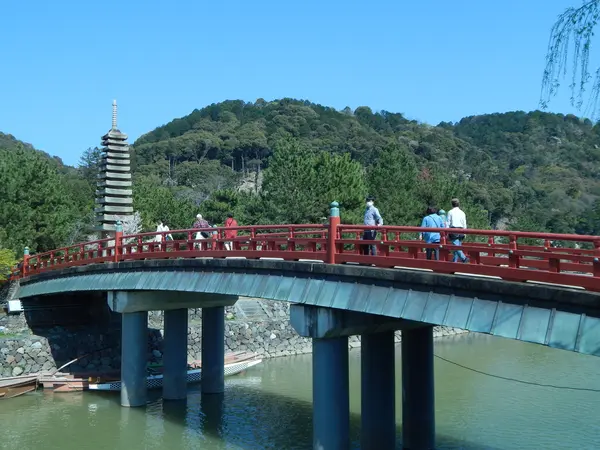 喜撰橋と十三重塔