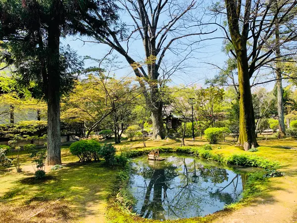 新霊宝館前のお庭