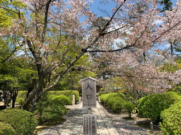 霊宝館へ