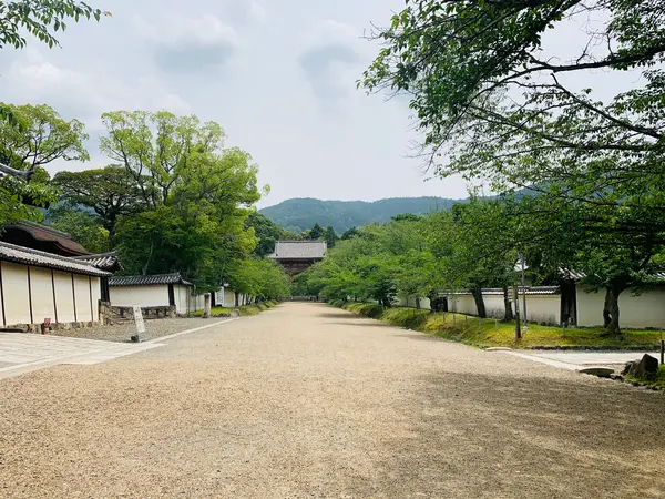 総門を抜けると…