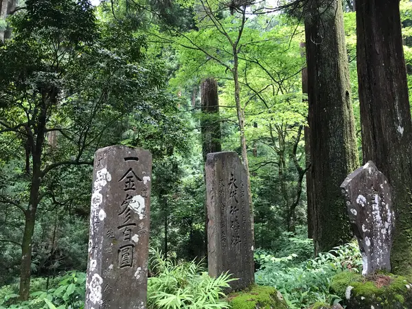 石碑いっぱい