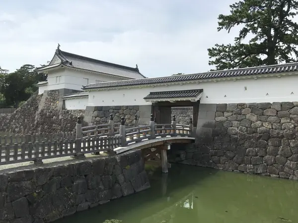 銅門に到着