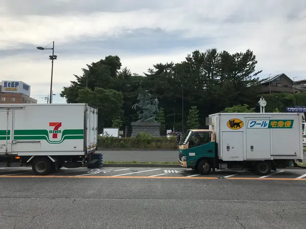 駅西口