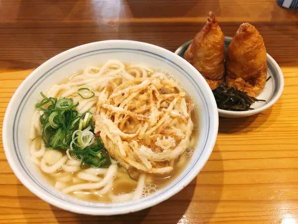 濁った力強い出汁とぽよんとした麺が最高