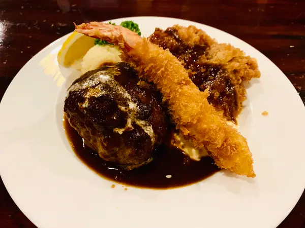 本日のスペシャルランチ  ハンバーグ＆エビフライ＆ロースとんかつ