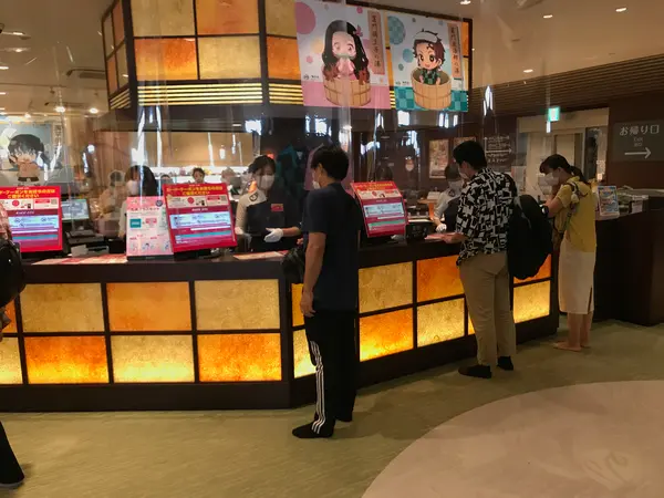 フロントの従業員、愛想悪いです。